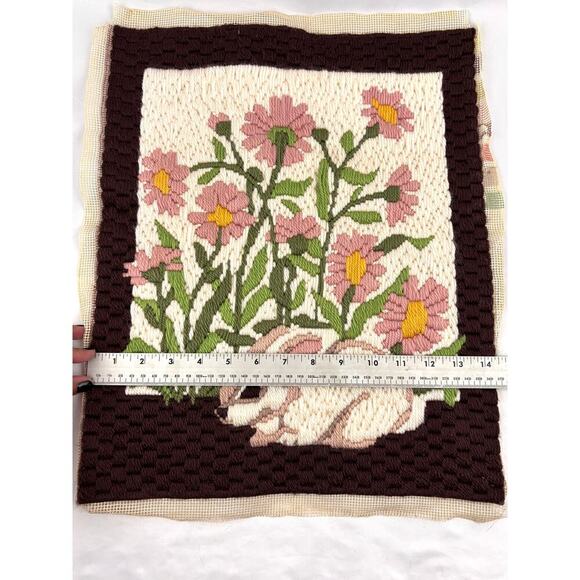 Needlepoint Bunny Portrait Flowers Rabbit Bernat 1970s Unframed 14"x17.5" - Picture 3 of 9